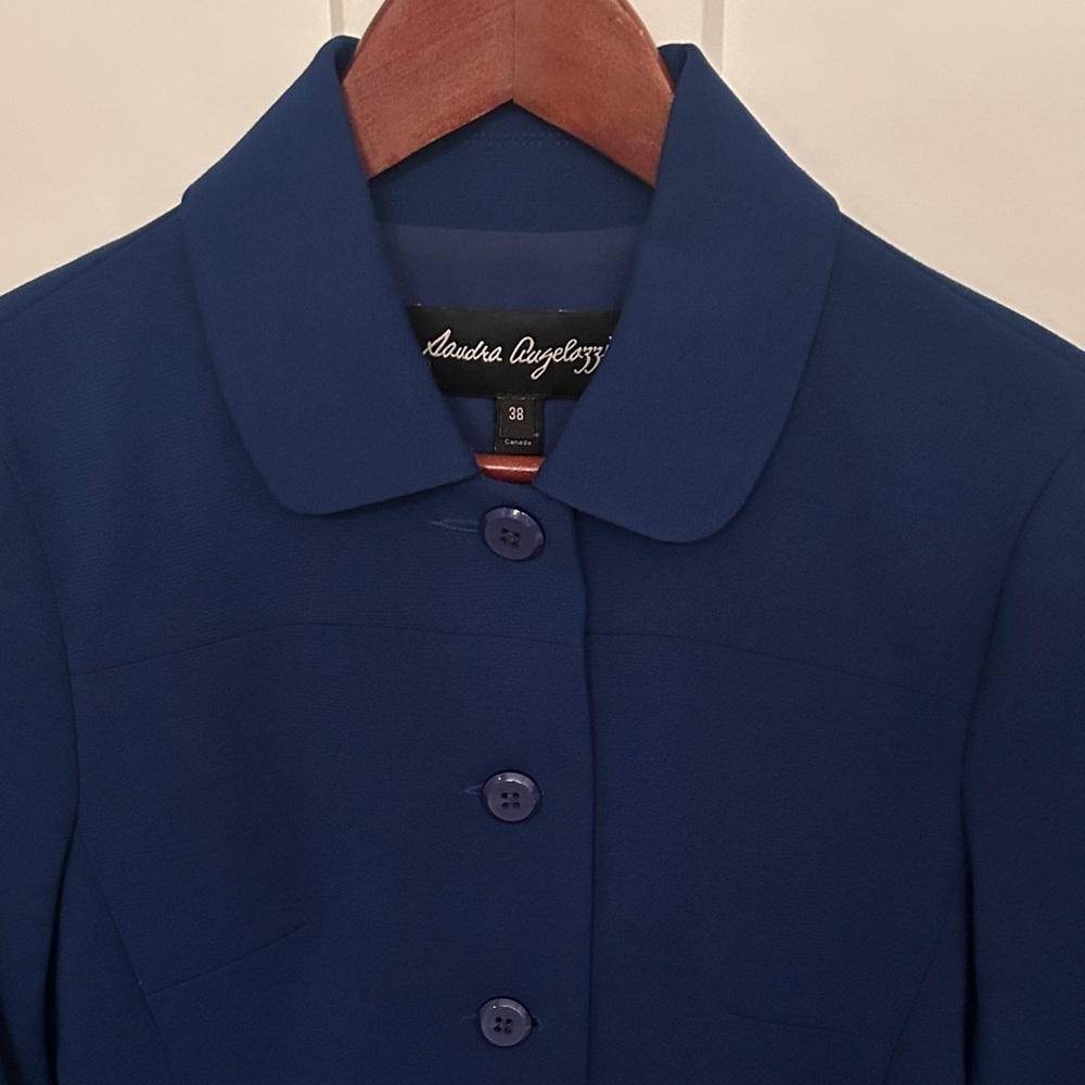 Sandra Angelozzi Elegant Made in Canada Women's Royal Blue Blazer, size 38 - Picture 3 of 9